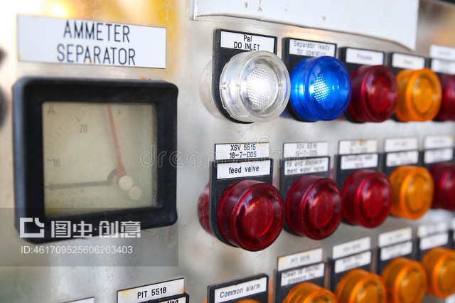公寓樓或海上石油和天然氣廠的電表、電表的關閉Close up of an Electric meter,Electric utility meters for an apartment complex or offshore oil and gas plant